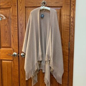 Vince Camuto elegant beige/mauve fringed wrap, OS